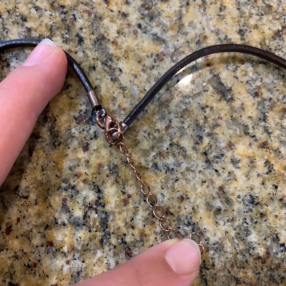 Women’s mountain necklace faux leather chain faith can move mountains necklace - Picture 4 of 5